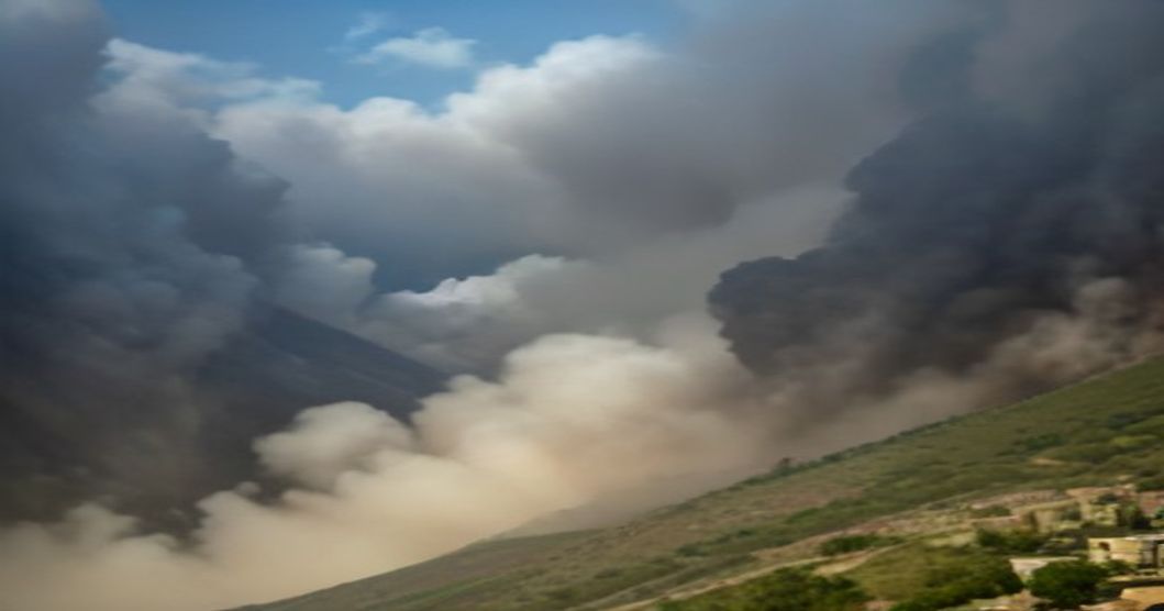 انهيار جزء من جبل القنطرة جنوبي لبنان جراء الغارات والتفجيرات الإسرائيلية المتواصلة